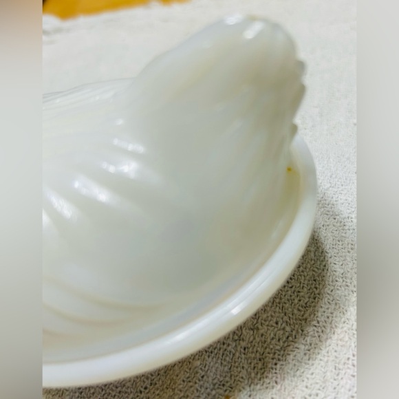 Vintage Hazel Atlas glass white milk glass hen on nest. - Picture 5 of 5